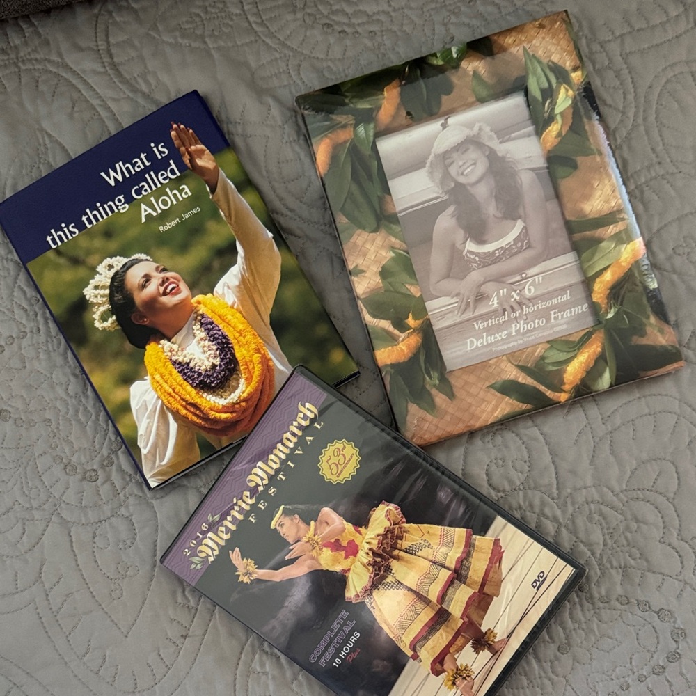 Hawaiian Cultural Photo Frame and Book Set